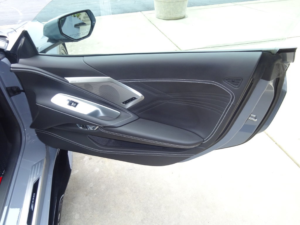 Used 2025 Chevrolet Corvette Z06 RWD image 22