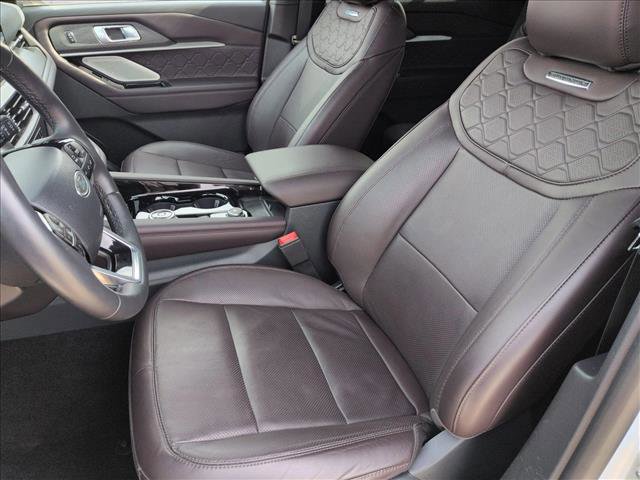 Certified 2025 Ford Explorer Platinum w/ LUX Leather Package image 16