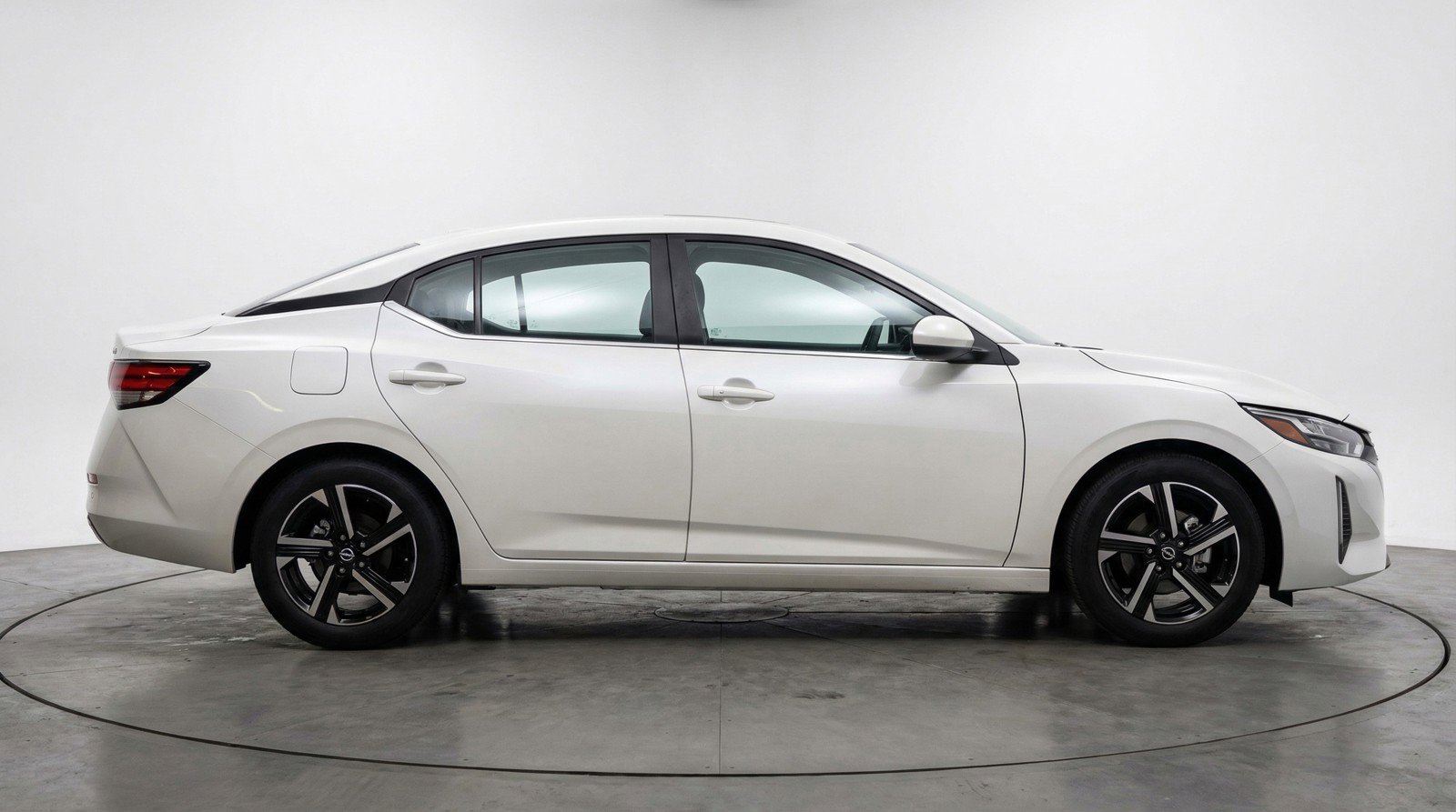 Used 2025 Nissan Sentra SV FWD image 11