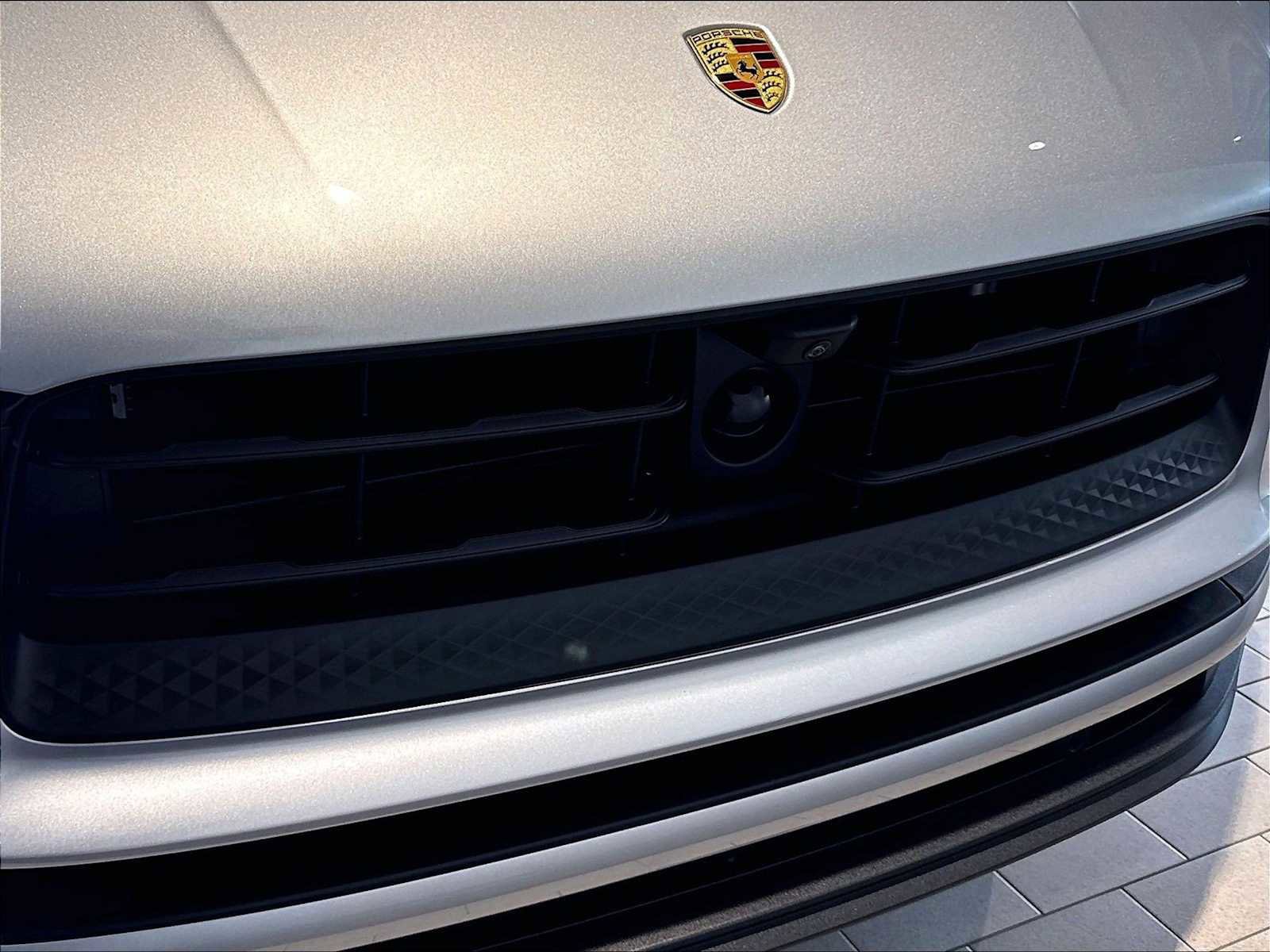 Used 2026 Porsche Macan AWD/4WD image 33
