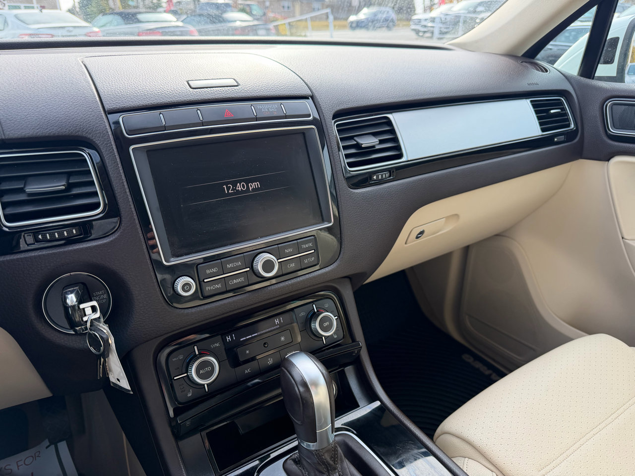 Used 2016 Volkswagen Touareg Sport image 13