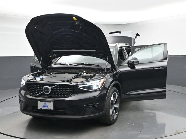 Used 2025 Volvo XC40 B5 Plus AWD/4WD image 52