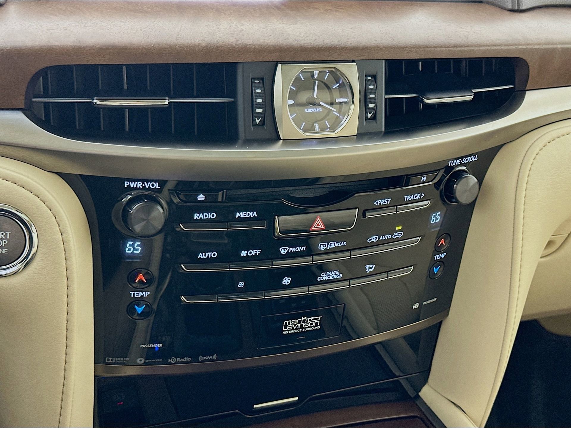 Used 2018 Lexus LX 570 4WD w/ Luxury Package image 17