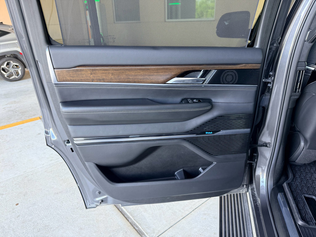 Used 2022 Jeep Grand Wagoneer Series II AWD/4WD image 18