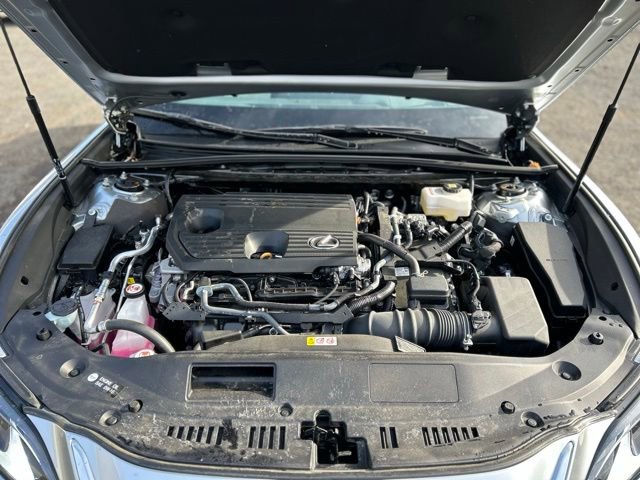 Certified 2024 Lexus ES 300h w/ Luxury Package image 11