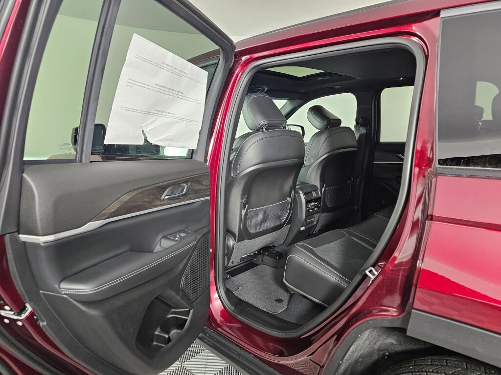 New 2026 Jeep Grand Cherokee Altitude AWD/4WD image 33