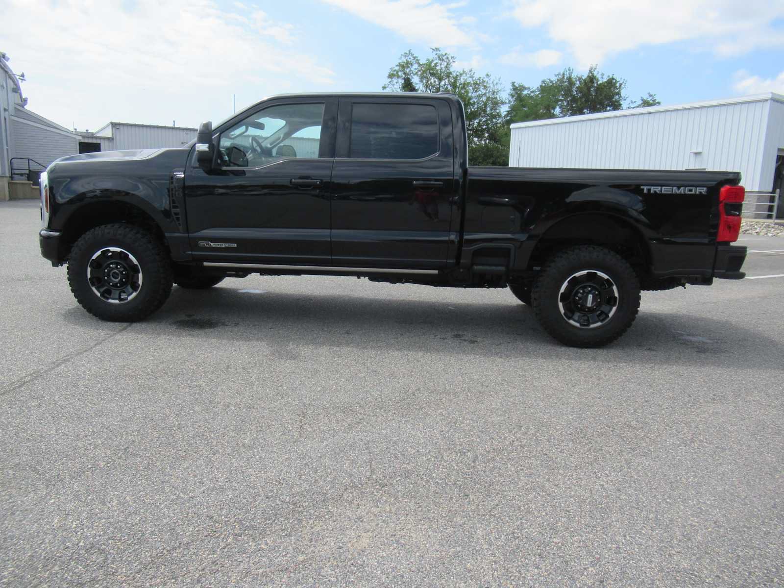 Used 2026 Ford F250 Lariat w/ Tremor Off-Road Package AWD/4WD image 8
