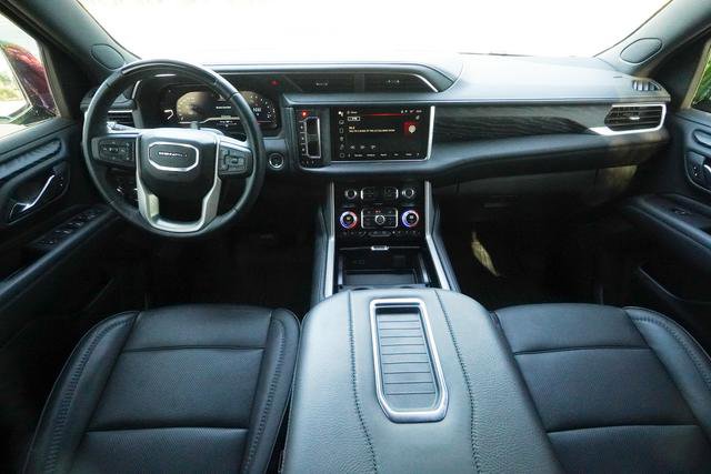 Used 2024 GMC Yukon Denali w/ Advanced Technology Package image 11