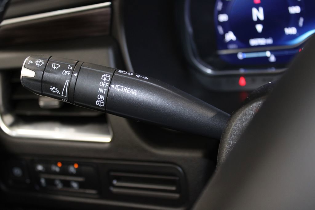 Used 2023 Chevrolet Suburban Z71 w/ Luxury Package image 27