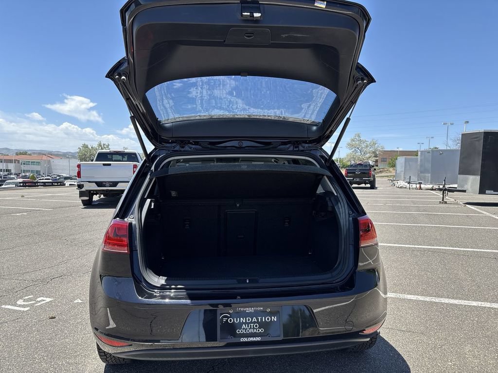 Used 2016 Volkswagen e-Golf SE FWD image 29