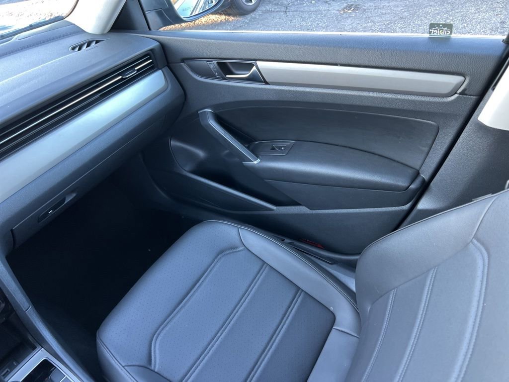 Used 2021 Volkswagen Passat 2.0T SE image 26
