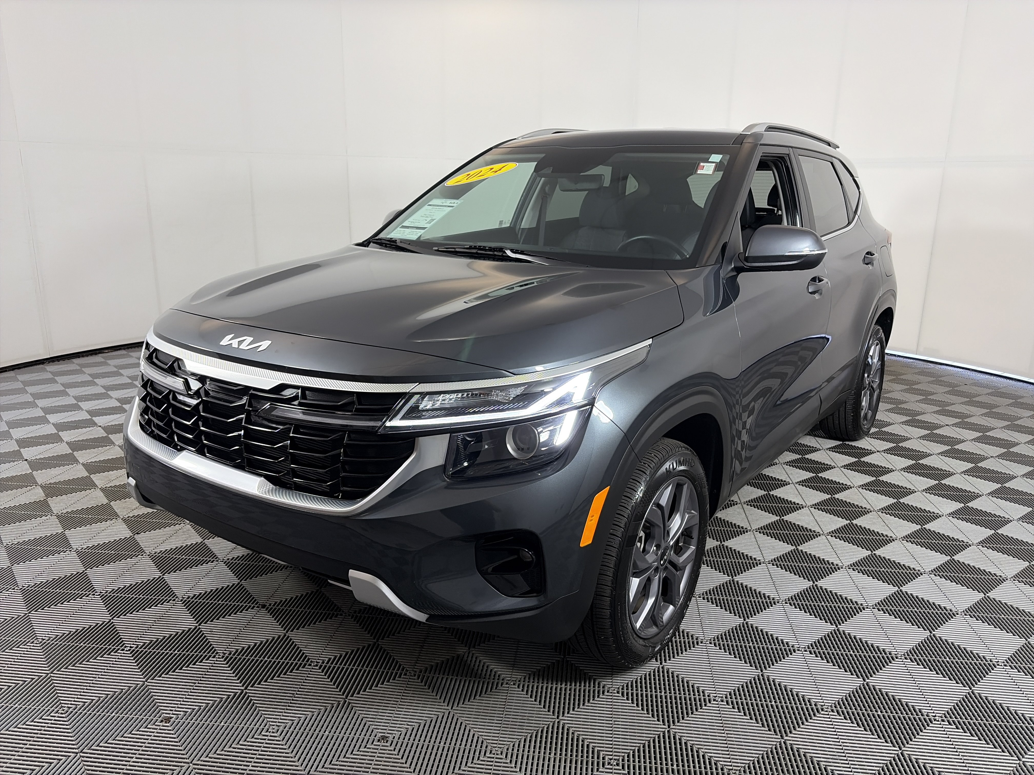Certified 2024 Kia Seltos S AWD/4WD image 3