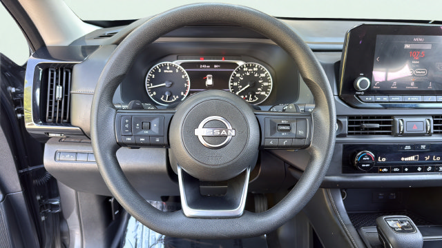 Used 2023 Nissan Pathfinder S FWD image 16