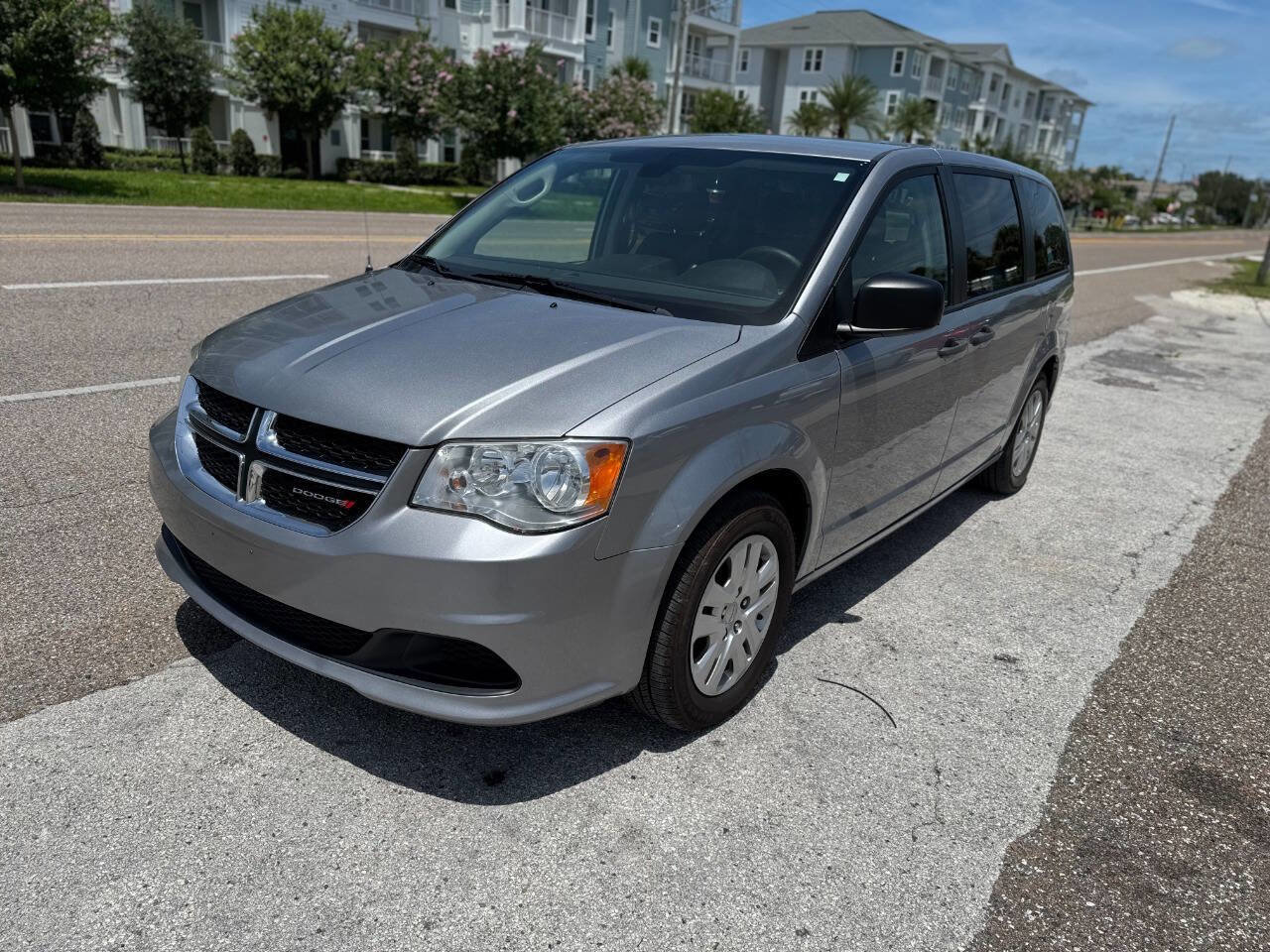 Used 2019 Dodge Grand Caravan SE w/ UConnect Hands-Free Group image 4