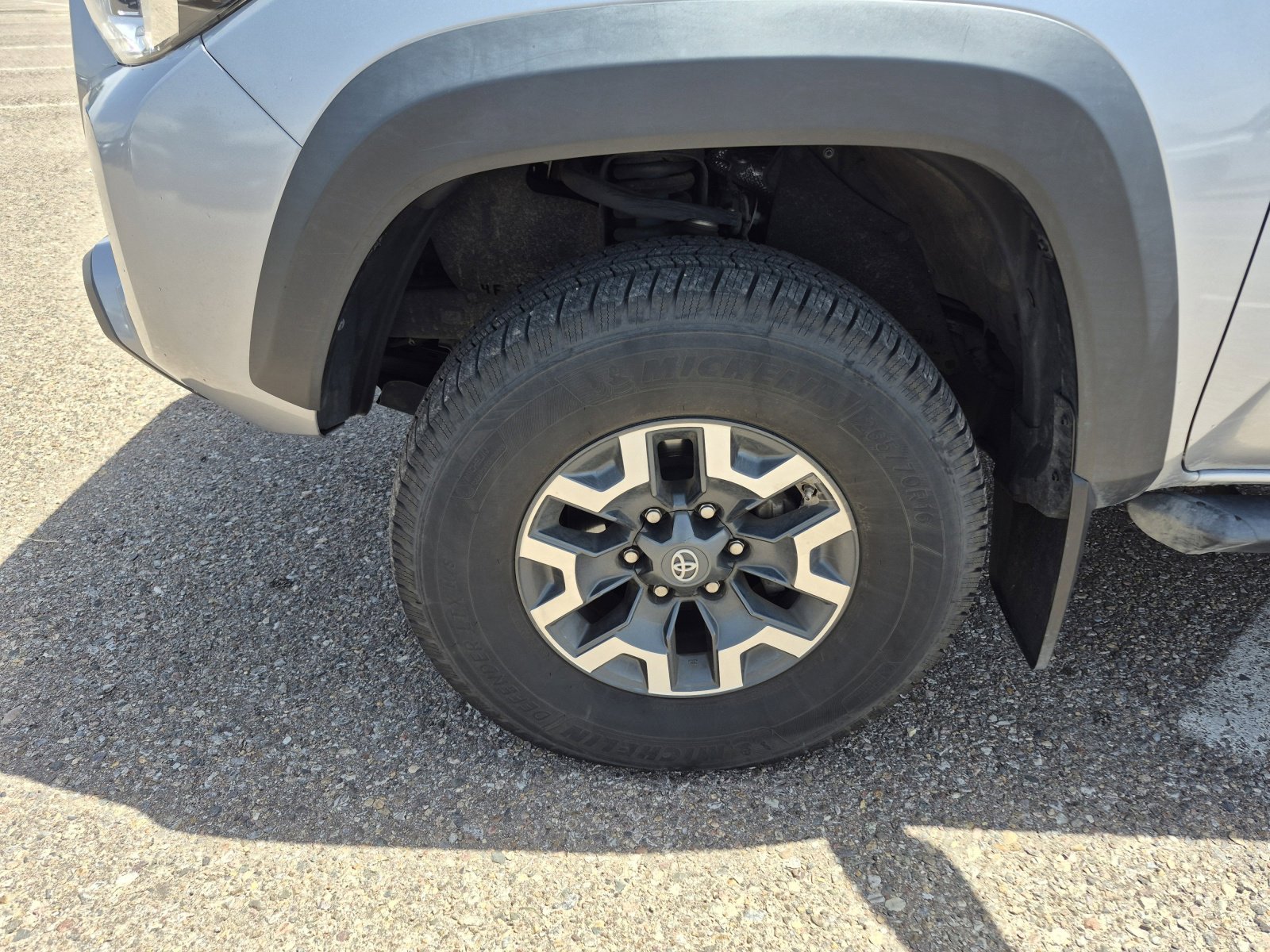 Used 2018 Toyota Tacoma TRD Off-Road AWD/4WD image 23