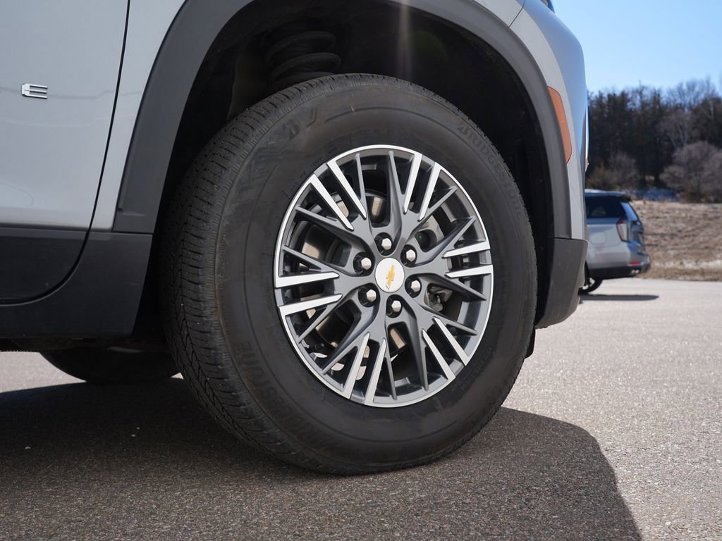 Used 2025 Chevrolet Traverse LT image 31