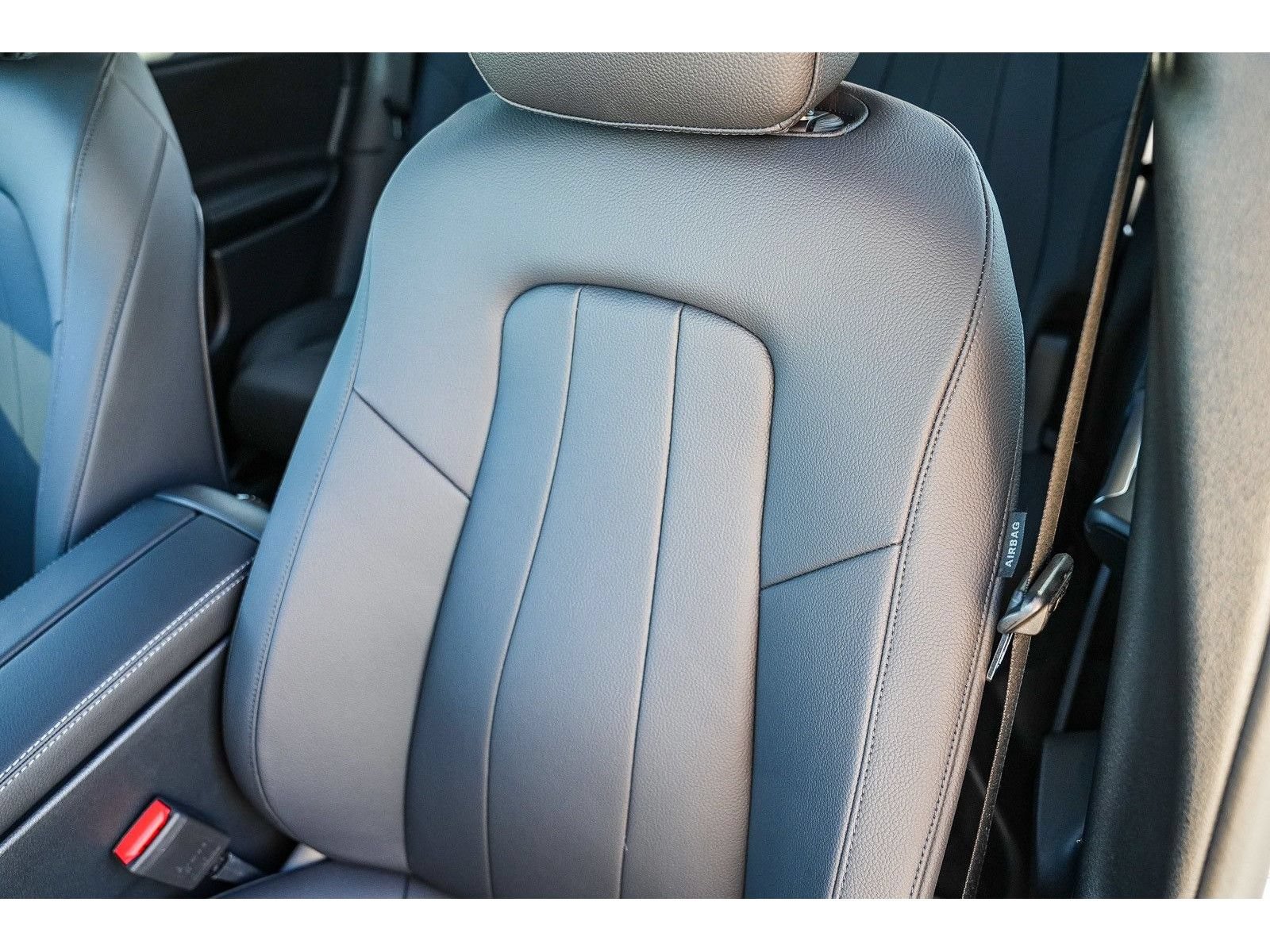 Certified 2026 Mercedes-Benz GLB 250 4MATIC image 24