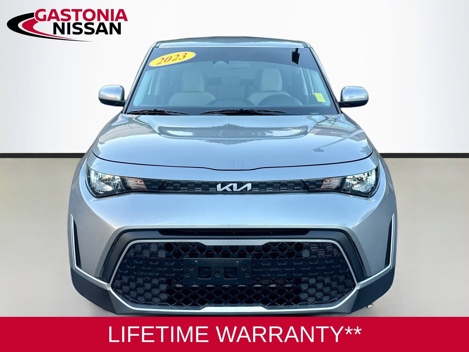 Used 2023 Kia Soul LX FWD image 2