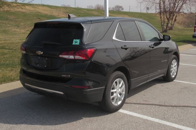 Used 2022 Chevrolet Equinox LT image 2