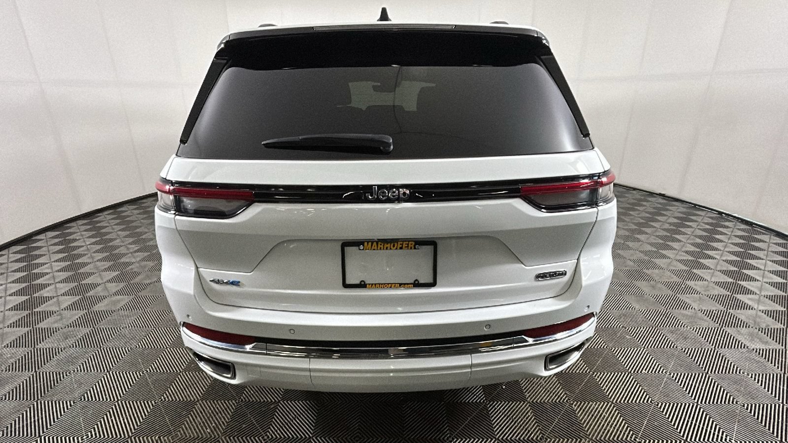 Used 2023 Jeep Grand Cherokee Overland AWD/4WD image 4