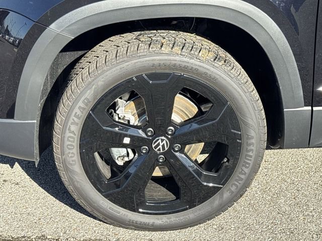 New 2026 Volkswagen Taos SEL image 23