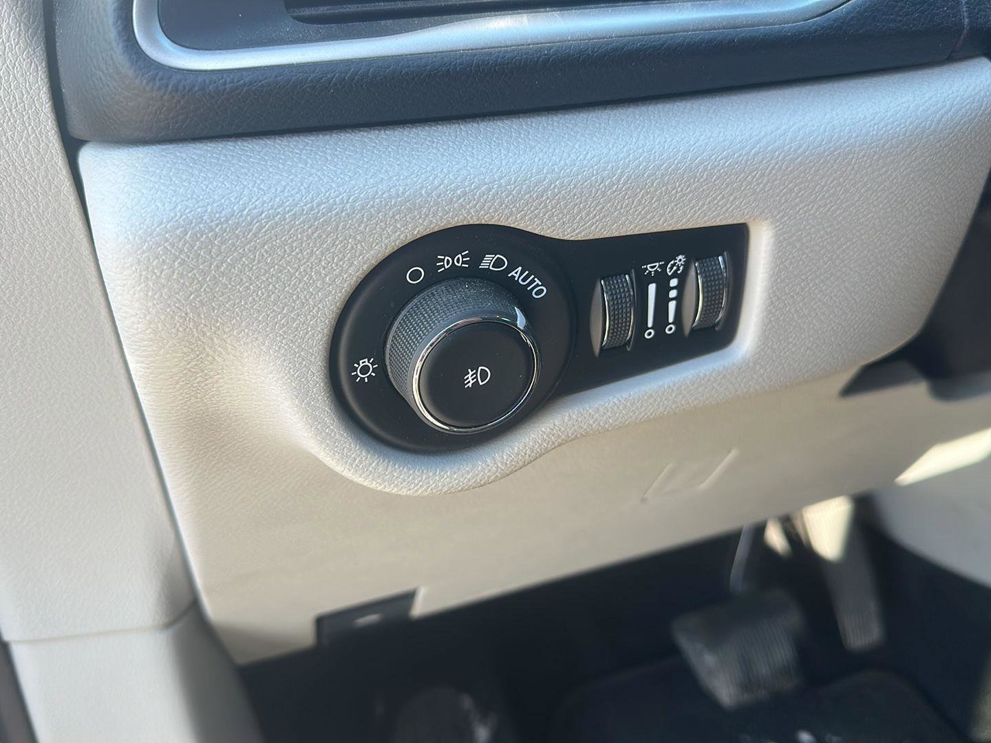 Used 2019 Chrysler Pacifica Touring Plus w/ Cold Weather Group image 11