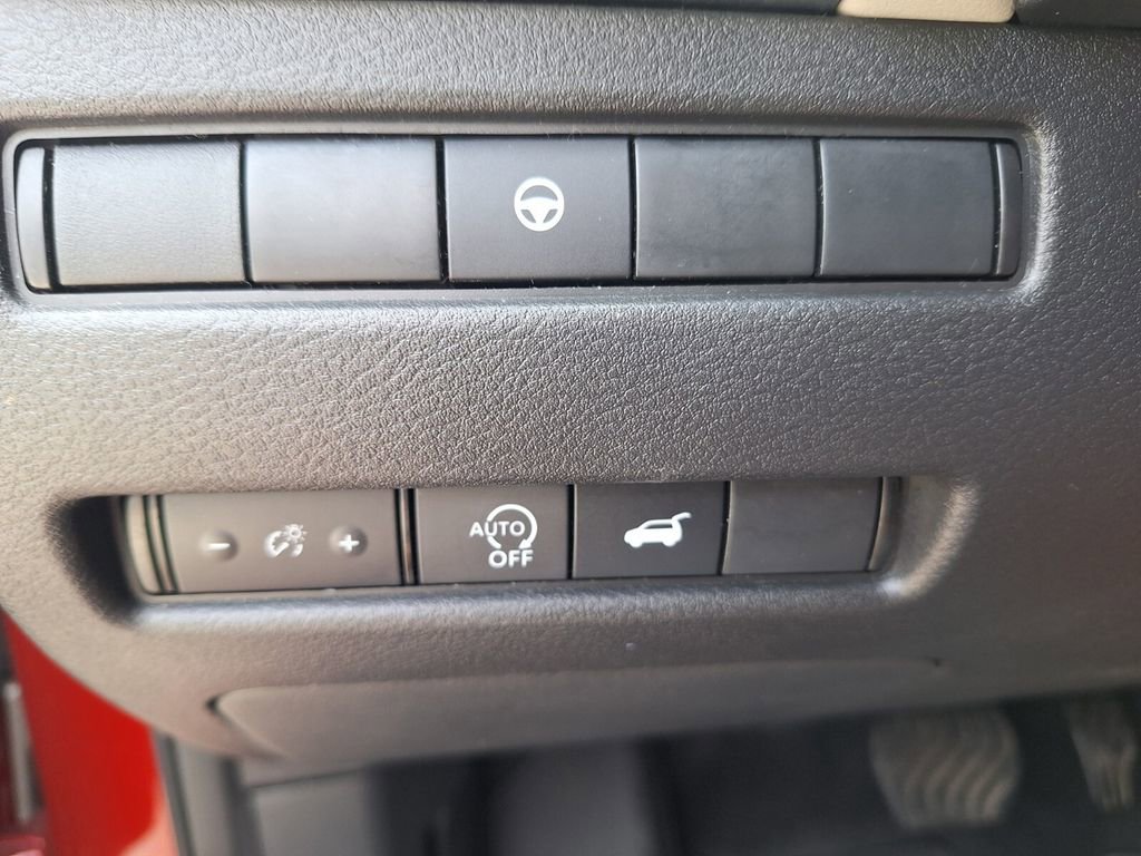 Used 2025 Nissan Rogue SV image 12