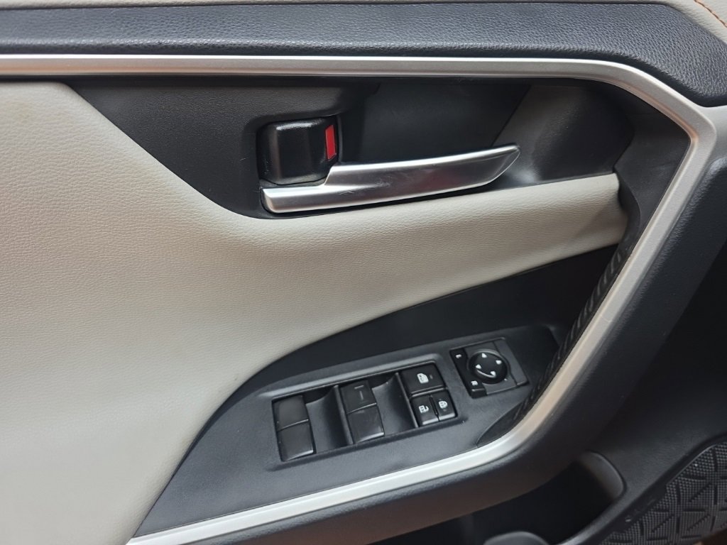 Used 2019 Toyota RAV4 Adventure image 25