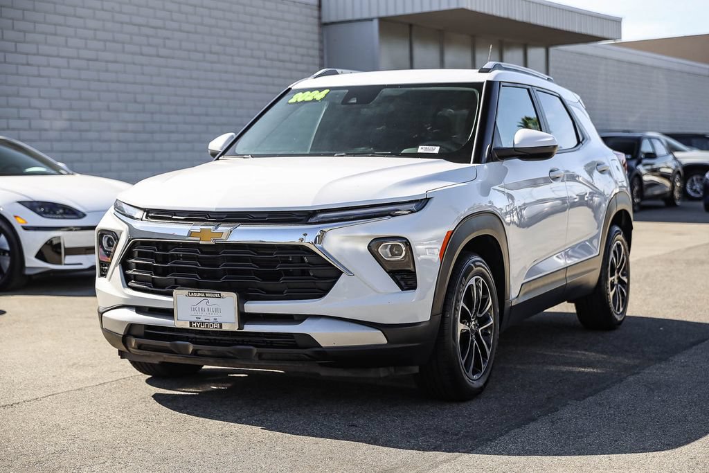 Used 2024 Chevrolet TrailBlazer LT FWD image 3