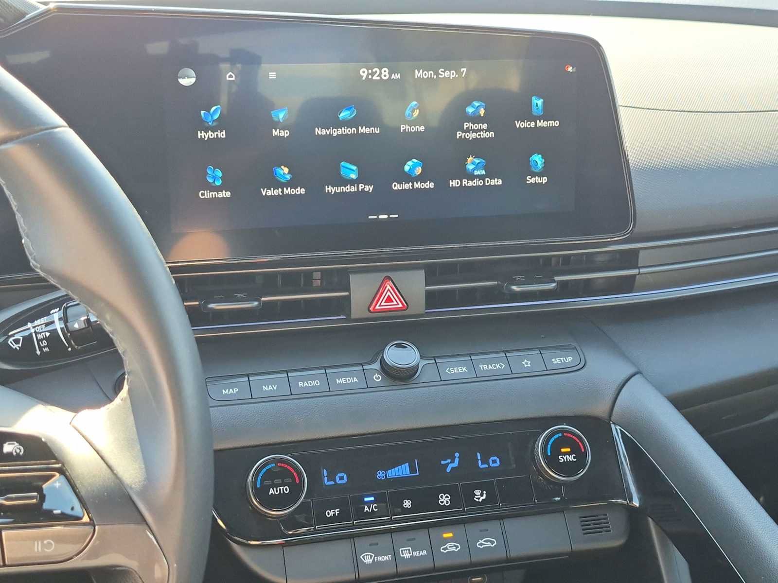 Used 2025 Hyundai Elantra SEL FWD image 26