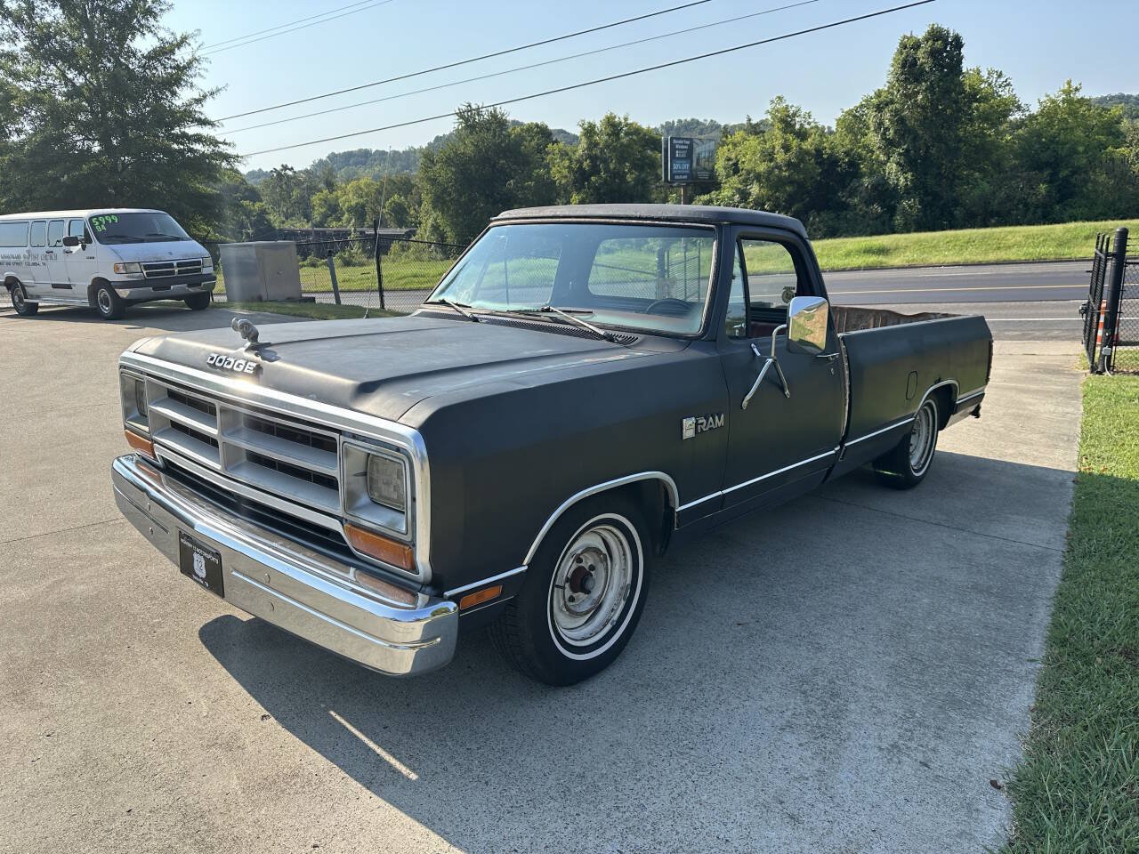 Used 1987 Dodge D/W Truck 100 RWD image 1