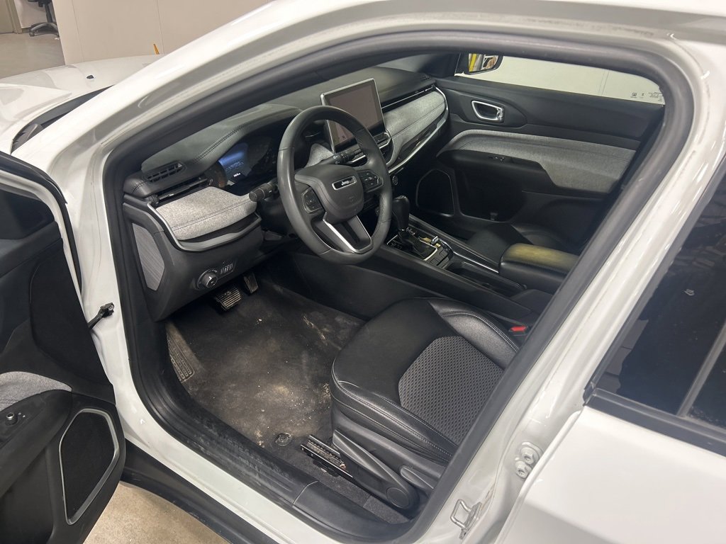 Used 2024 Jeep Compass Latitude w/ Altitude Special Edition image 6