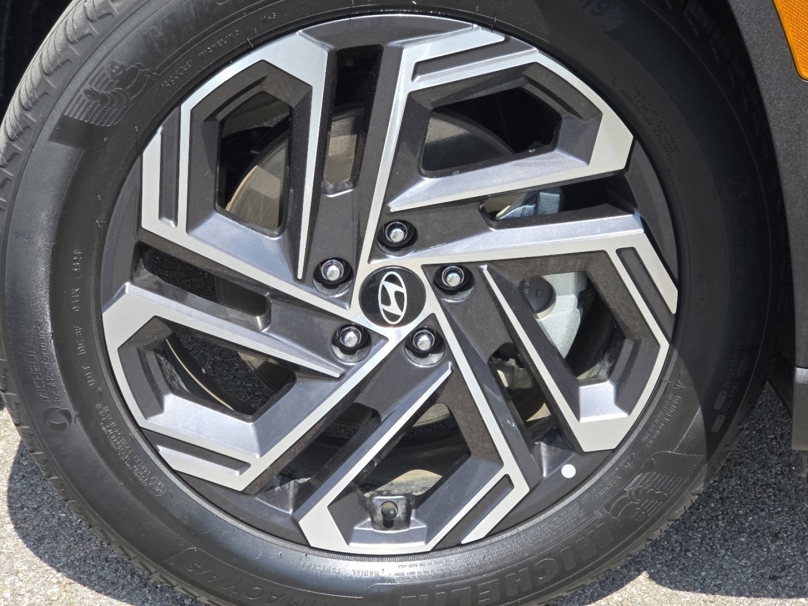 Used 2025 Hyundai Tucson Limited AWD/4WD image 12