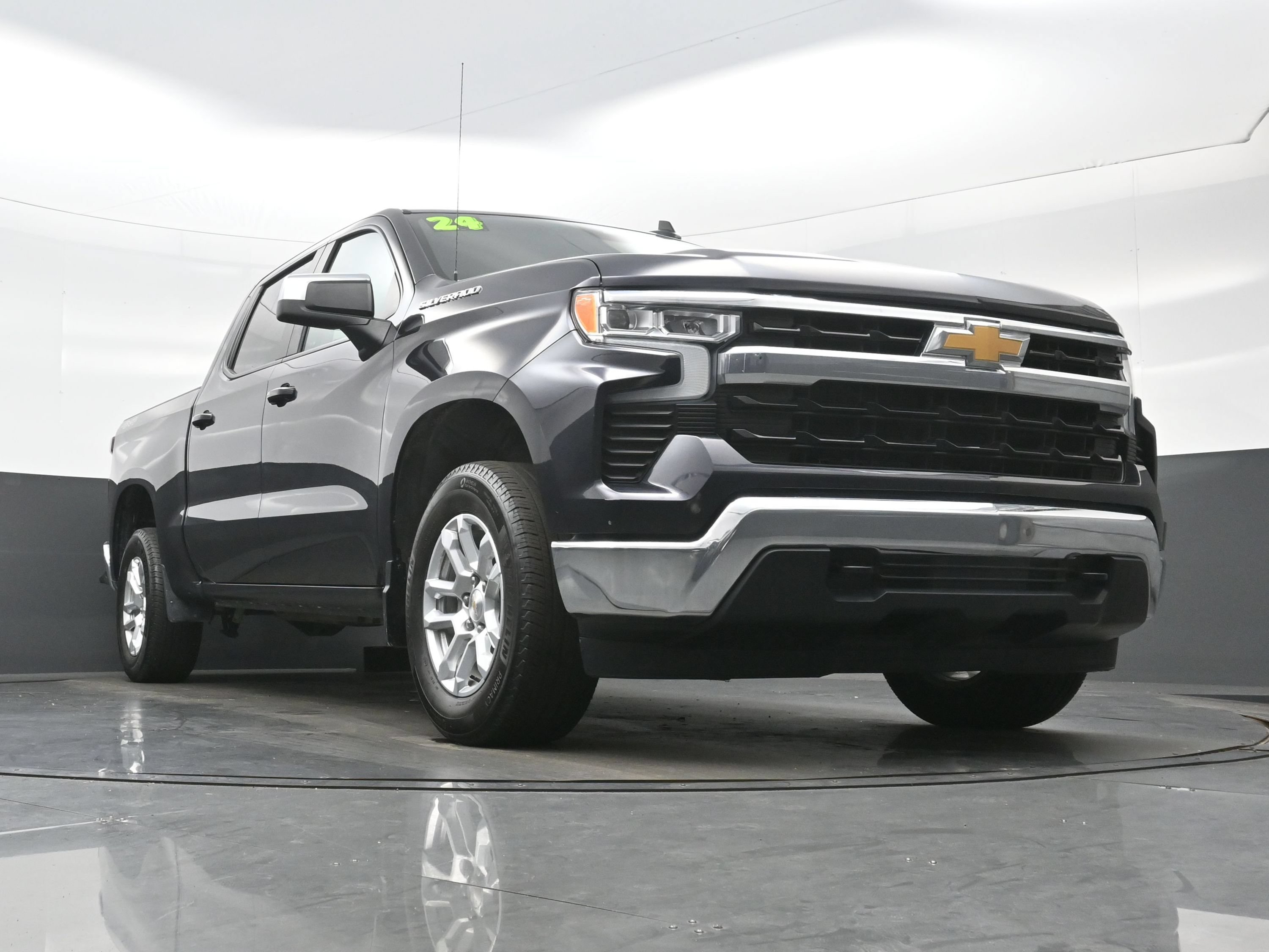 Used 2024 Chevrolet Silverado 1500 LT AWD/4WD image 32