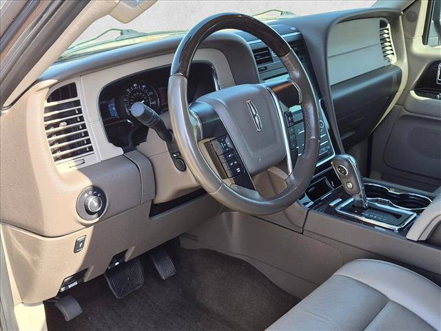 Used 2017 Lincoln Navigator Select RWD image 10