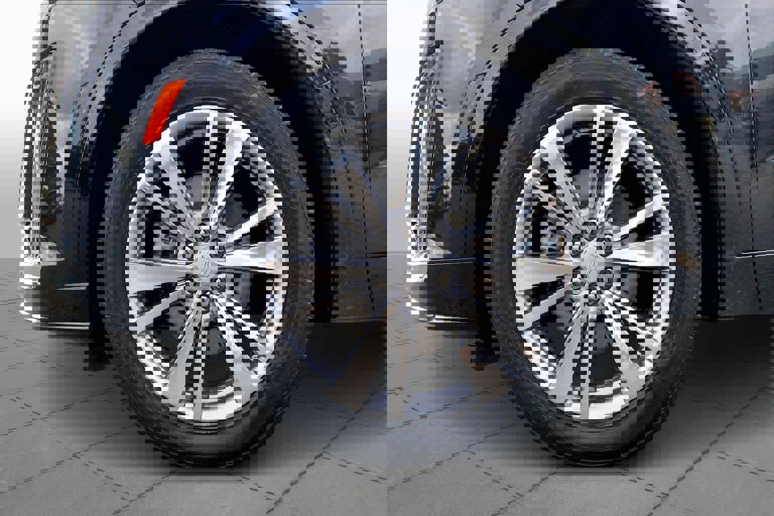 Used 2023 Cadillac XT6 Premium Luxury image 10