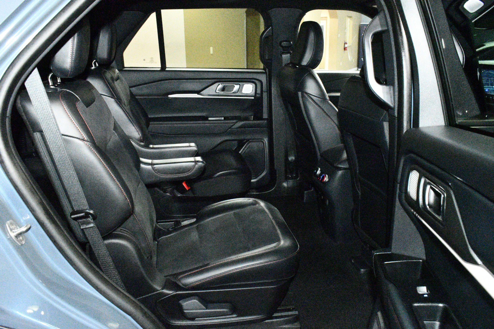 Used 2025 Ford Explorer ST w/ Sun And Sound Package image 48