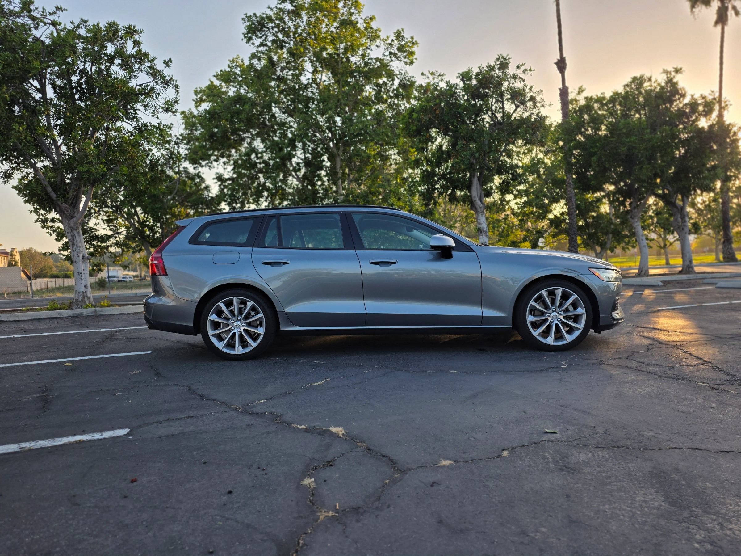 Used 2020 Volvo V60 T5 Momentum FWD image 3