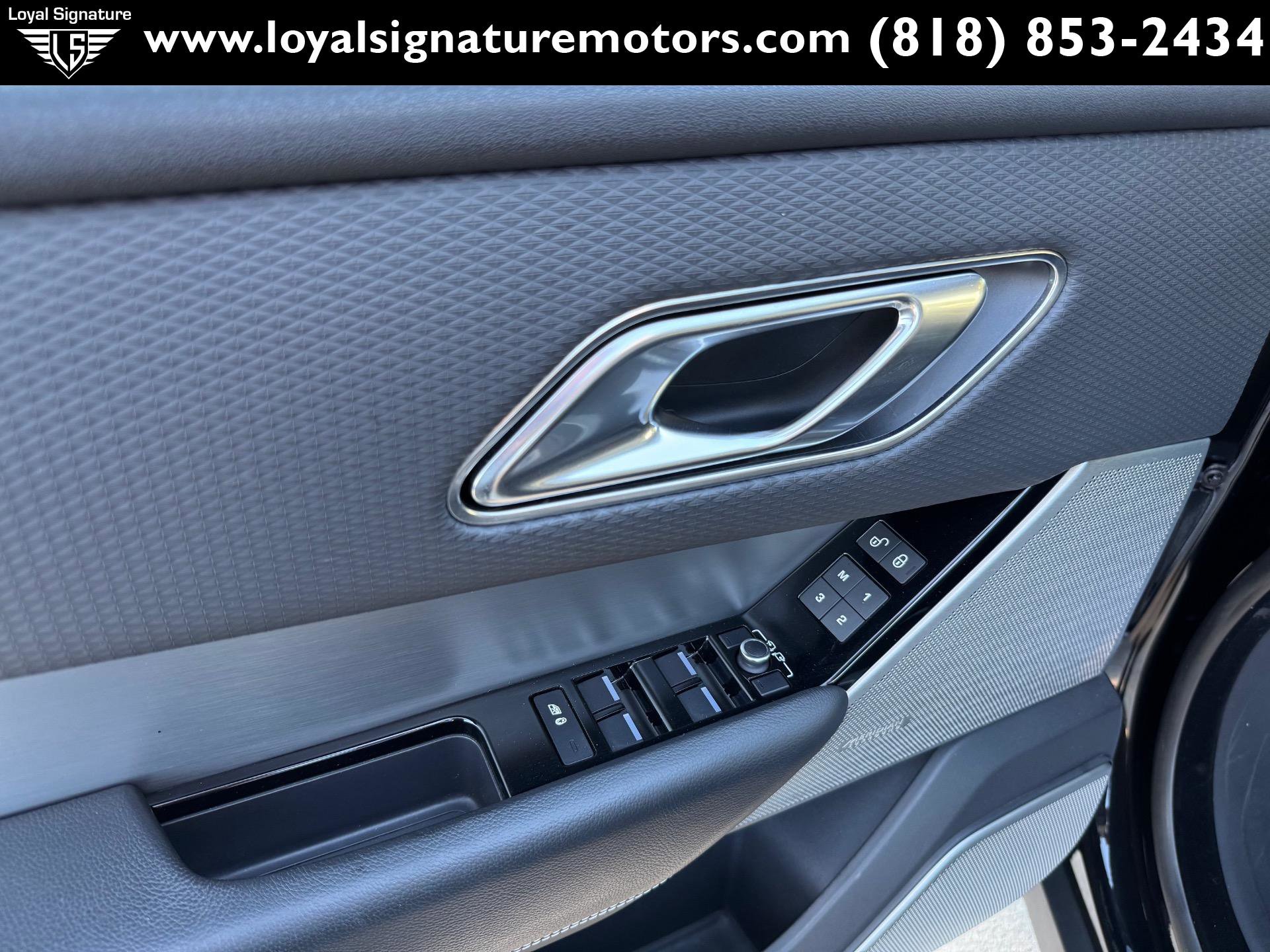 Used 2018 Land Rover Range Rover Velar R-Dynamic SE image 20