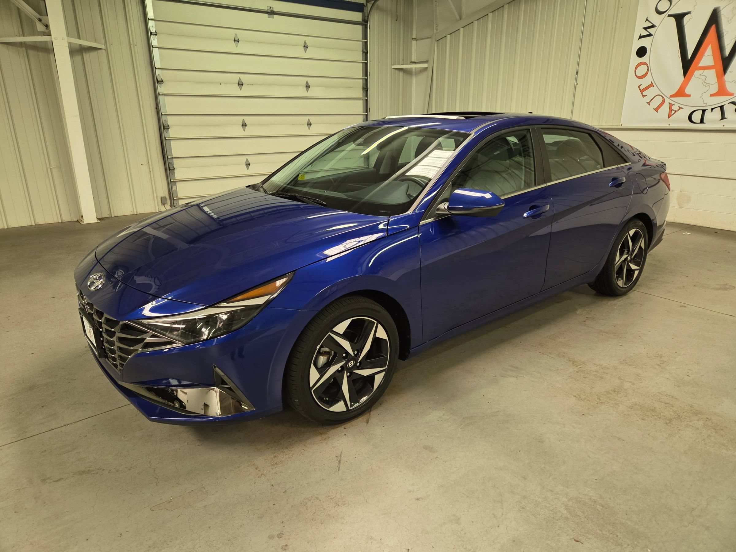Used 2023 Hyundai Elantra Limited FWD image 2