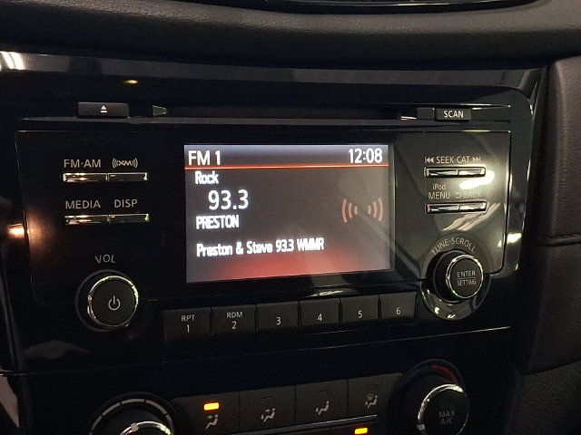 Used 2017 Nissan Rogue S AWD/4WD image 18