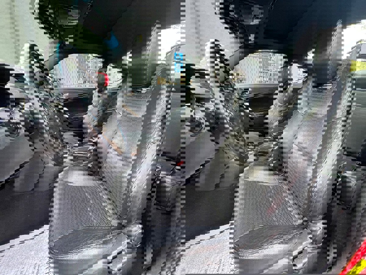 Used 2013 Hyundai Genesis 3.8 image 9