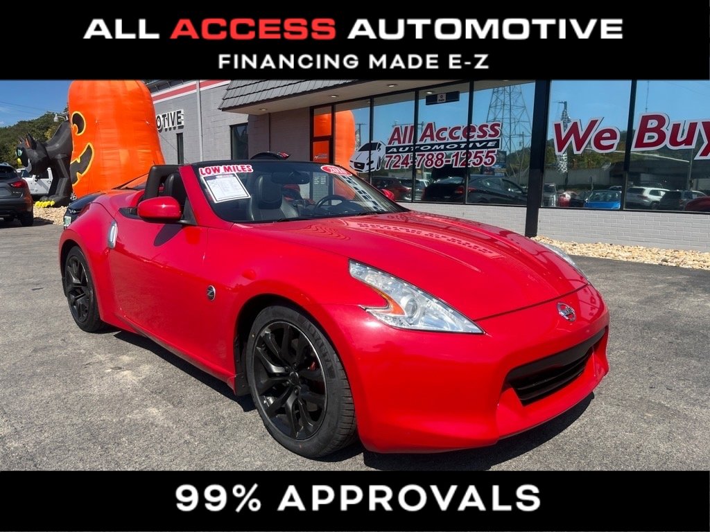 Used 2010 Nissan 370Z Touring image 2