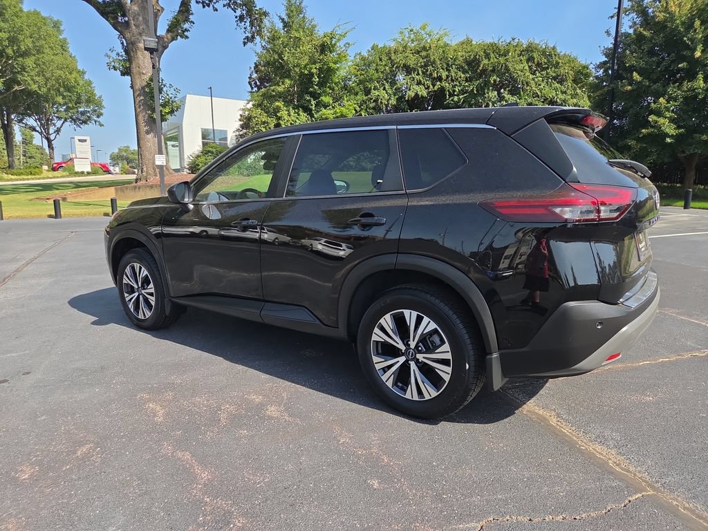 Used 2023 Nissan Rogue SV FWD image 3