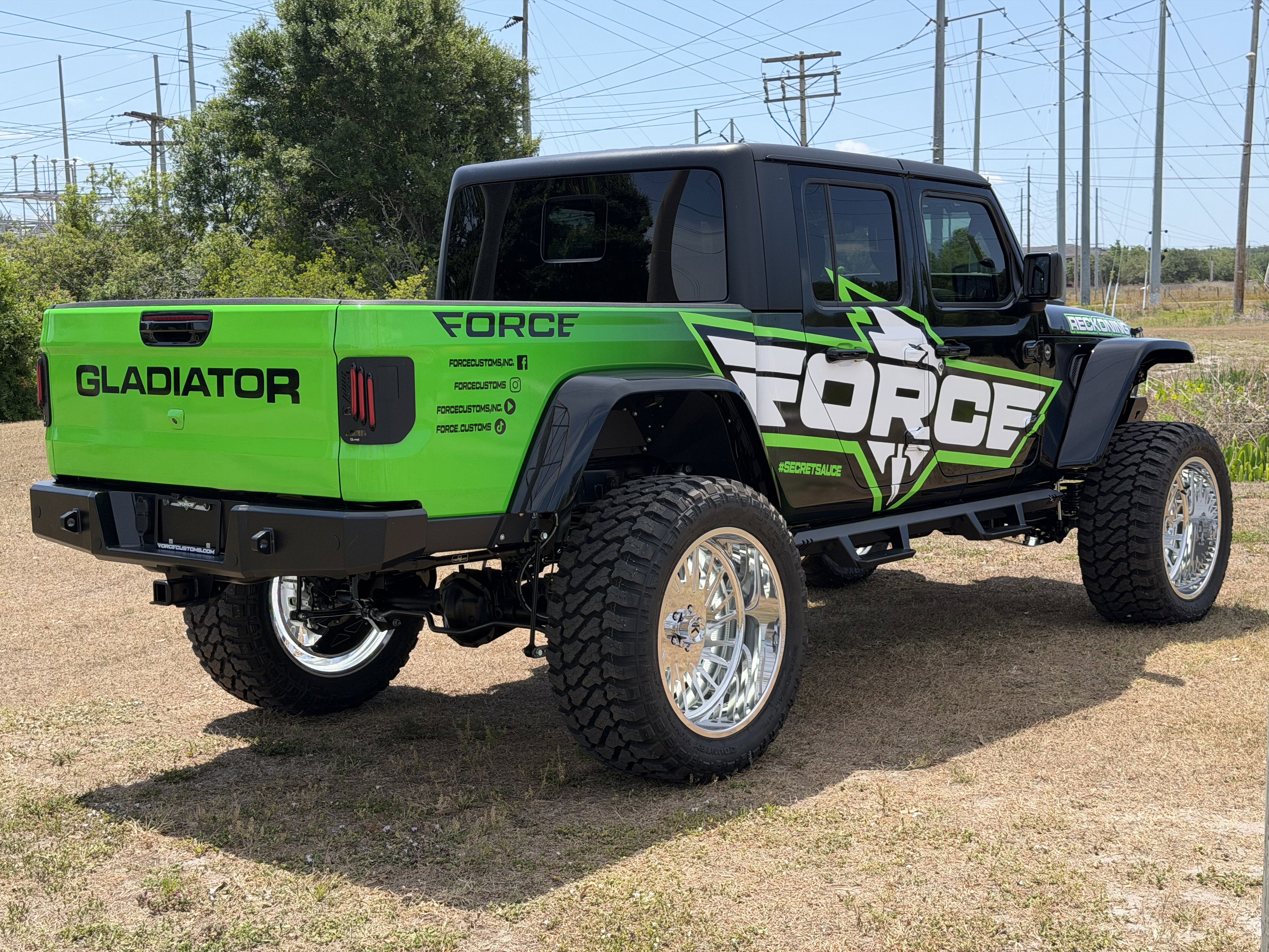 Used 2024 Jeep Gladiator Sport AWD/4WD image 6