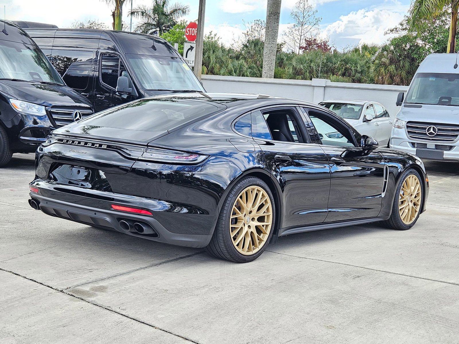 Used 2023 Porsche Panamera Platinum Edition image 9