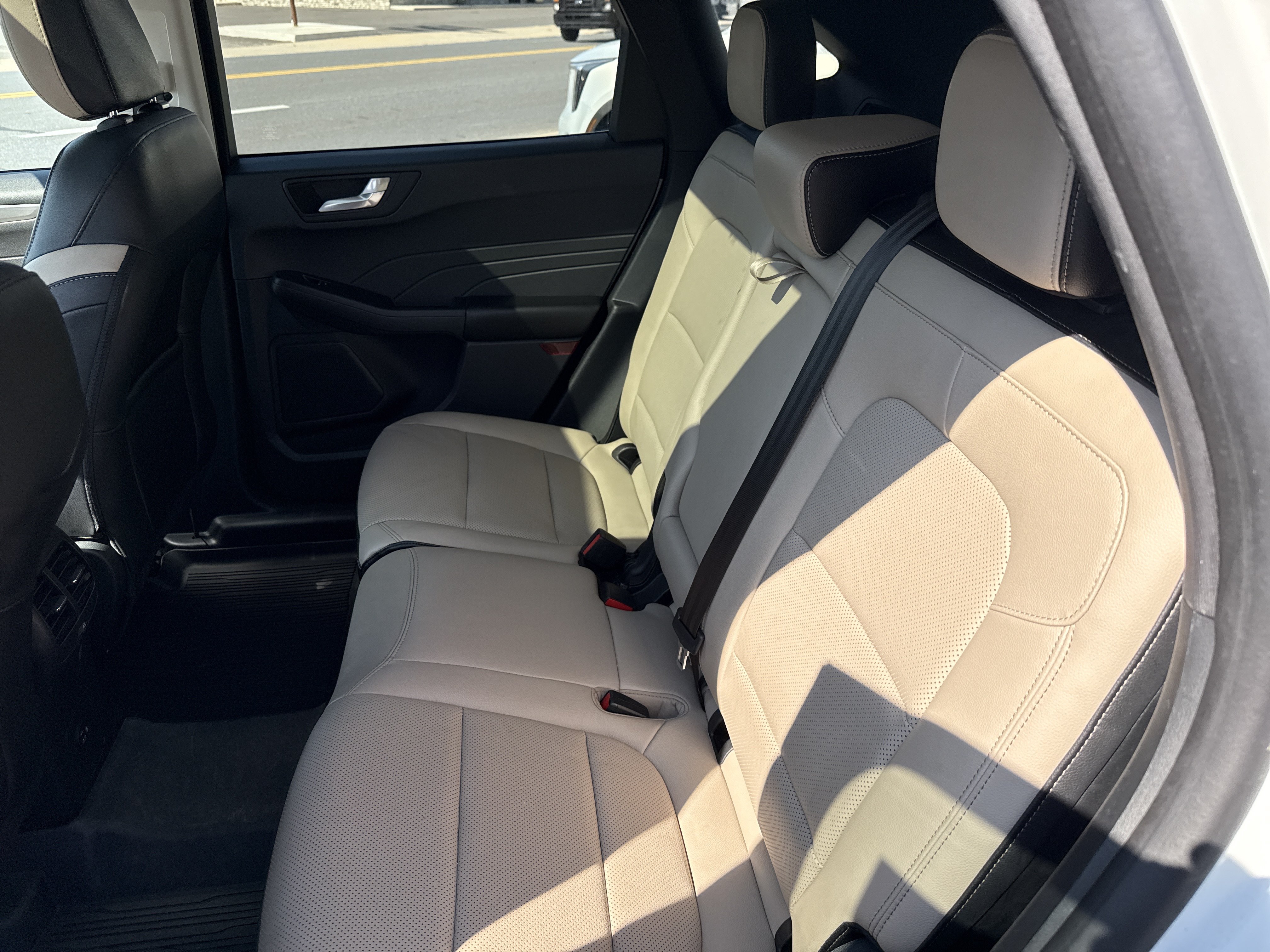 Used 2022 Ford Escape Titanium AWD/4WD image 13