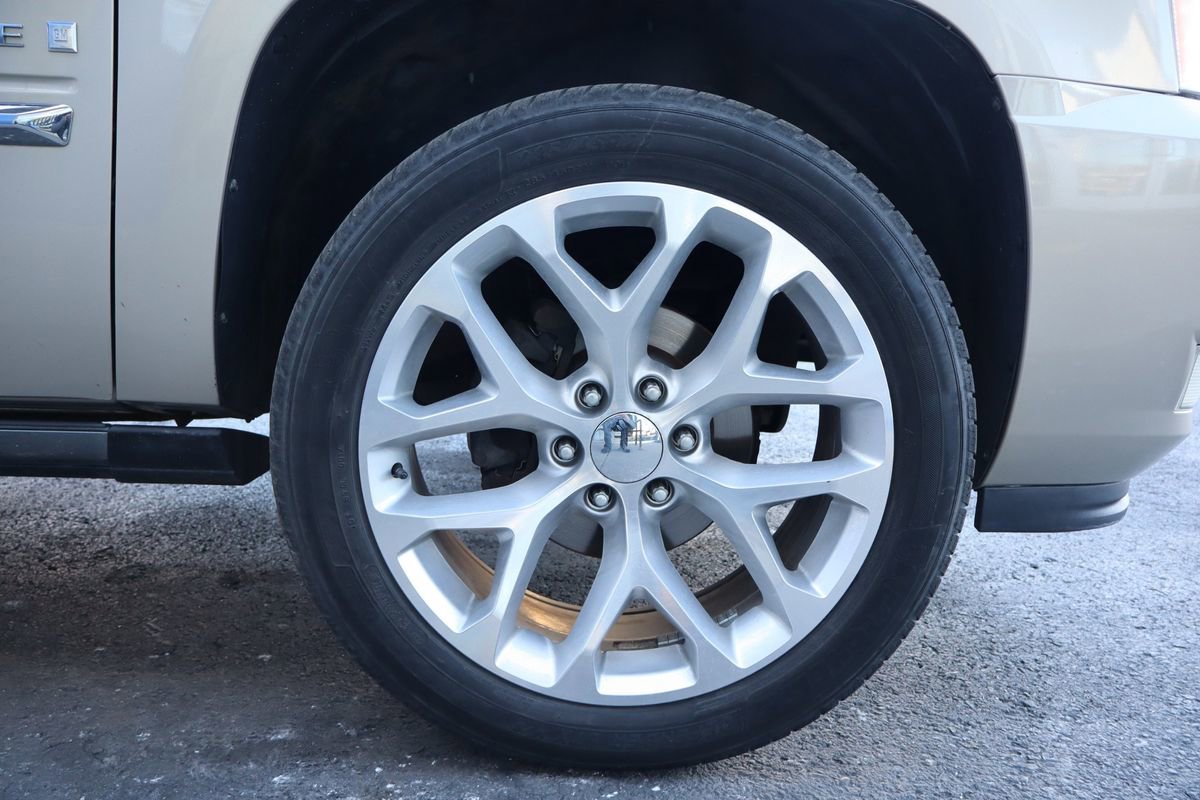 Used 2007 Cadillac Escalade AWD w/ Information Package image 34