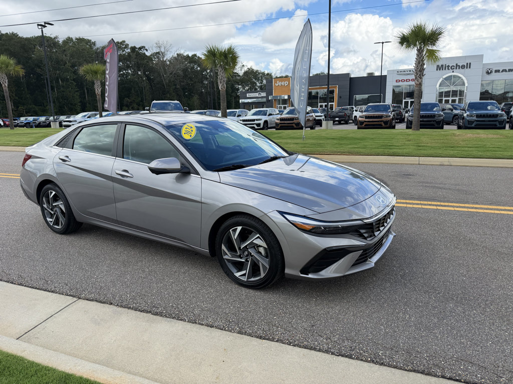 Used 2024 Hyundai Elantra Limited FWD image 1