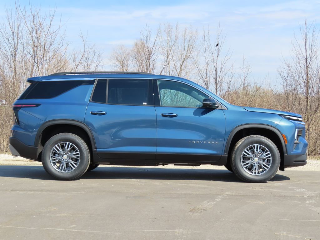 New 2026 Chevrolet Traverse LT image 2
